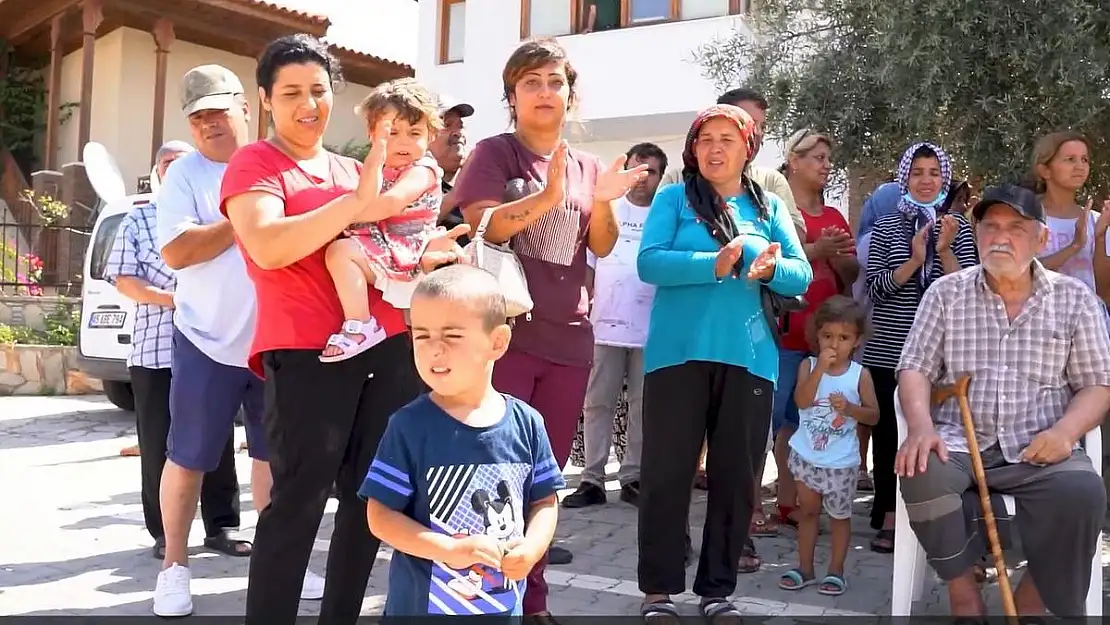 Seferihisar’daki depremzedeler zorla yerlerinden çıkartılıyor