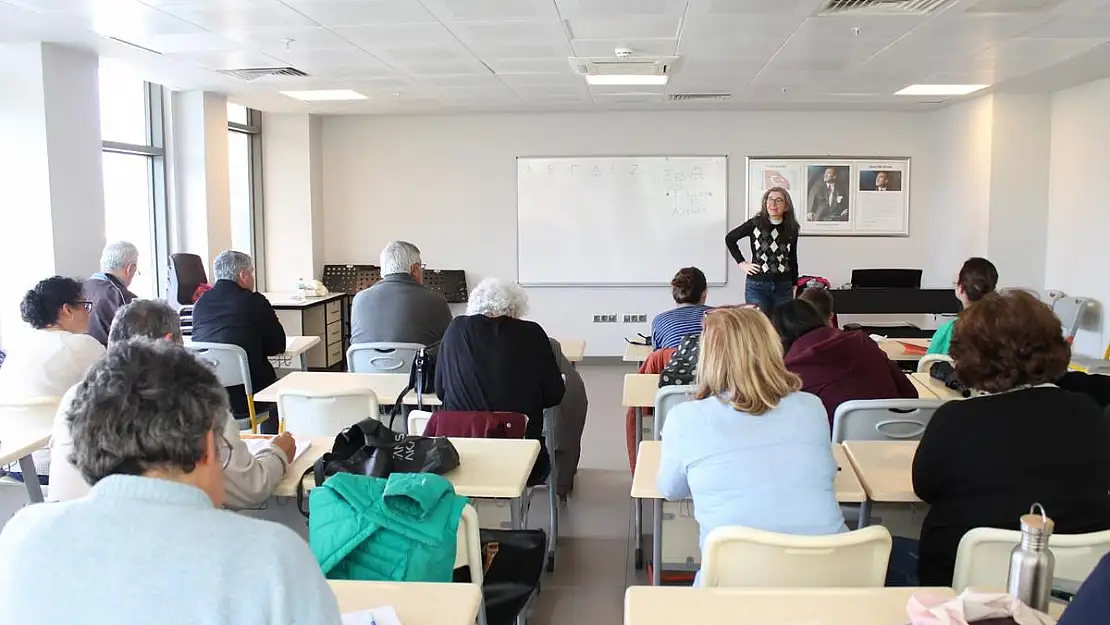 Selçuk Belediyesi'nden 3 dil öğrenme imkanı