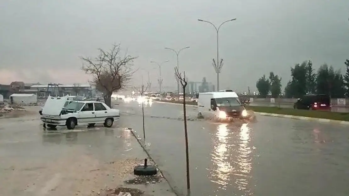 Deprem sonrası sel: Ölü ve kayıplar var