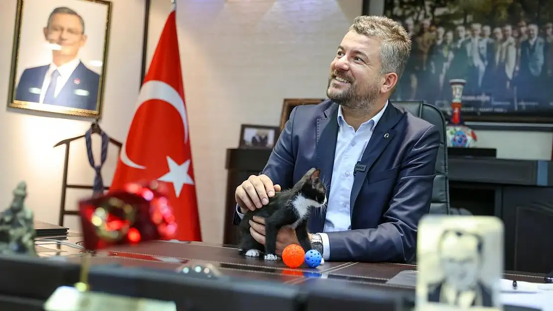 Sevimli Üzüm, Başkan Duman'ın makamını paylaşıyor 