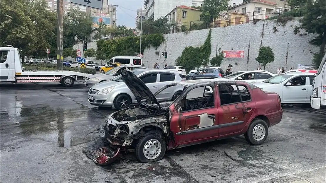 Seyir halindeyken alev aldı