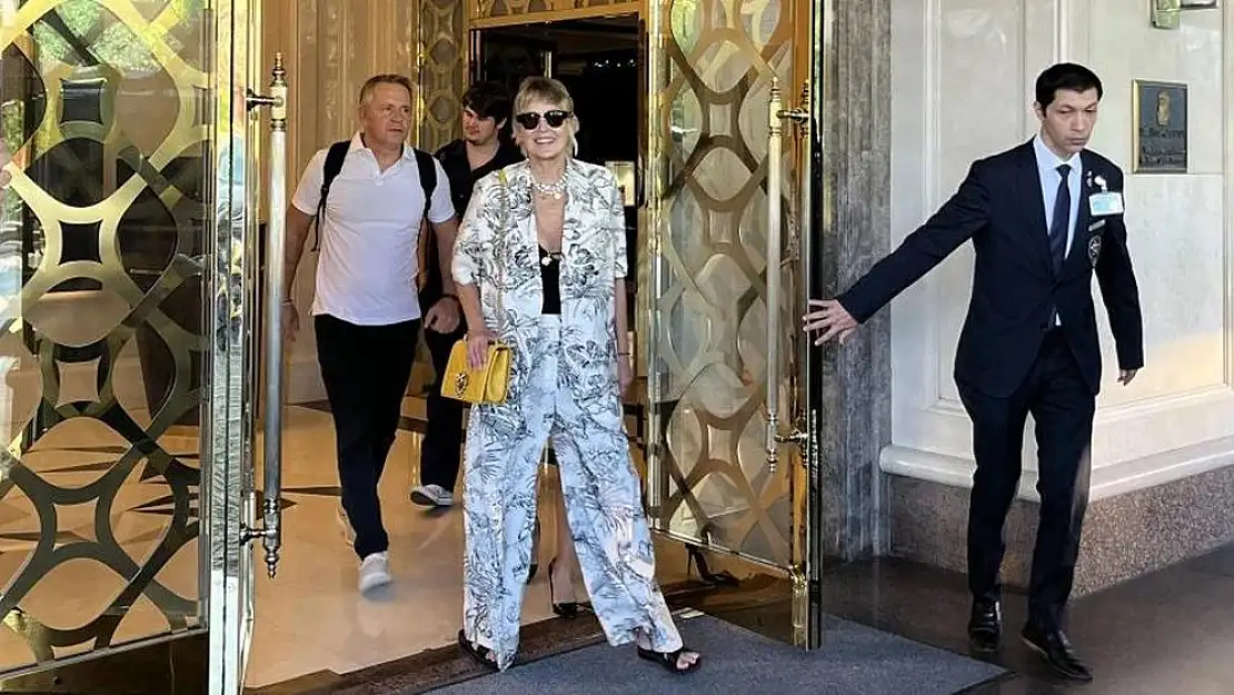 Sharon Stone ödül için İstanbul'a geldi