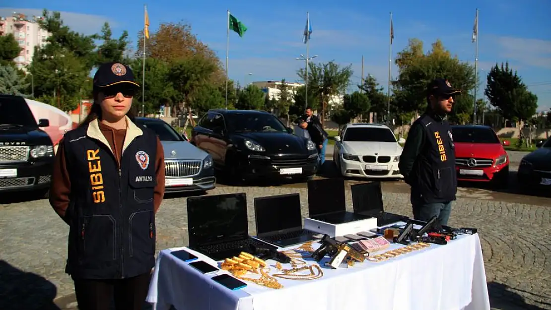 Sibergöz-14 operasyonunda ele geçirilen lüks otomobiller sergilendi