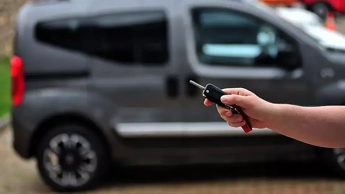 Sıfır otomobilde yüzde 60'a varan indirim! Duyan koşuyor