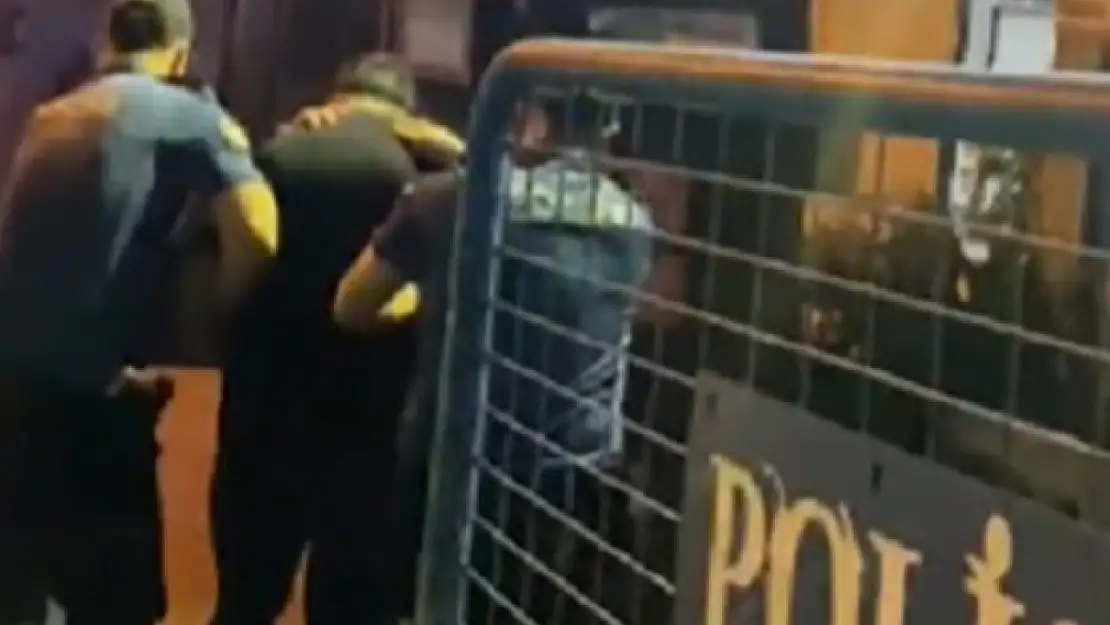 Silahlı yağma suçundan aranıyordu, İzmir'de yakalandı