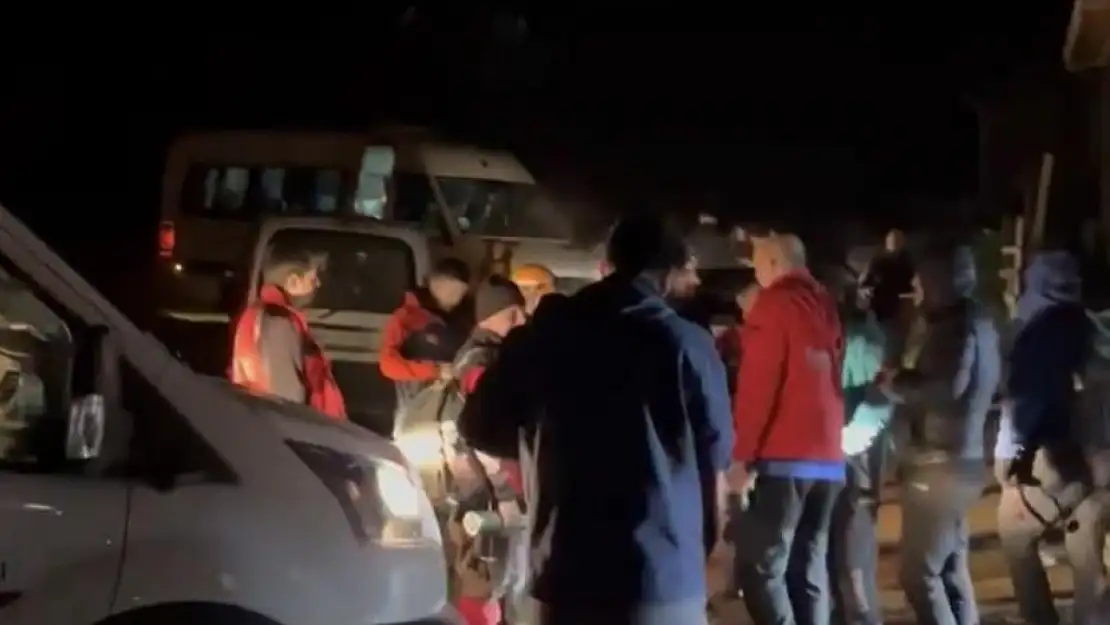 Sınırda kurtarma operasyonu: 75 dağcı yoğun siste kayboldu