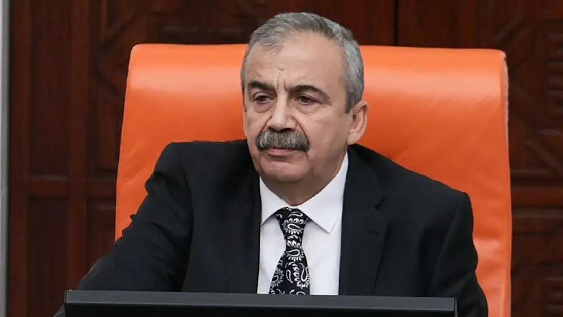 Sırrı Süreyya Önder'e veda: Gezi Parkı bariyerle kapatıldı