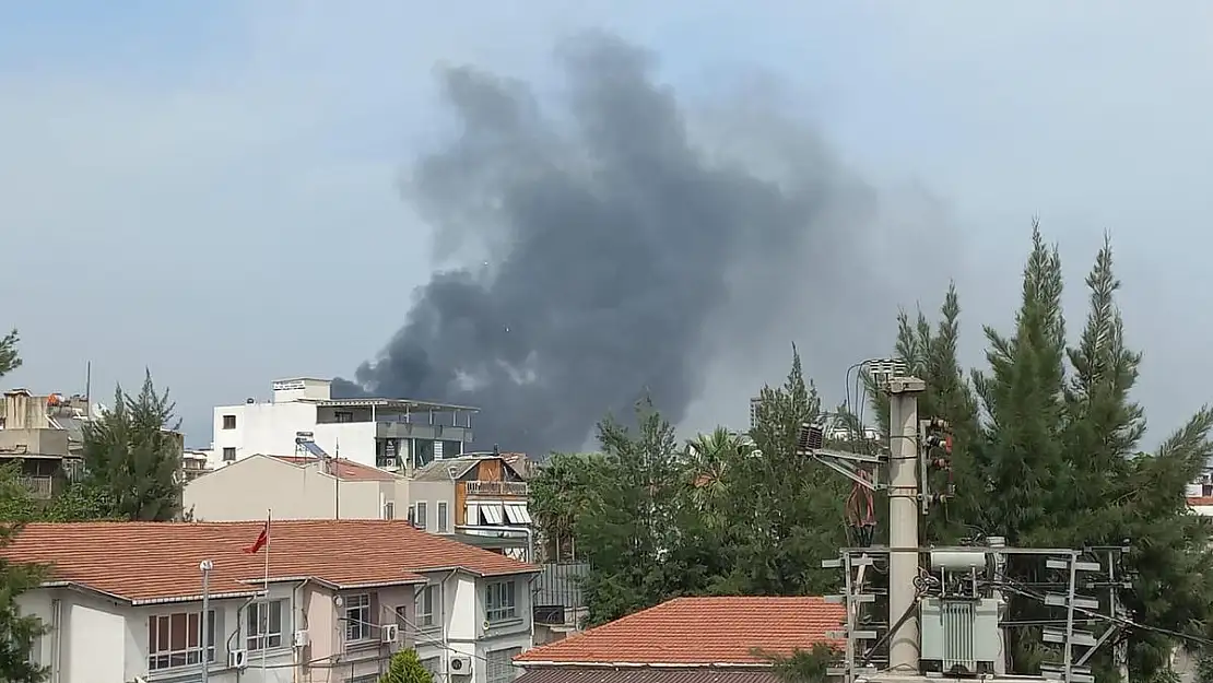 Son dakika: Bornova Sanayi’de yangın