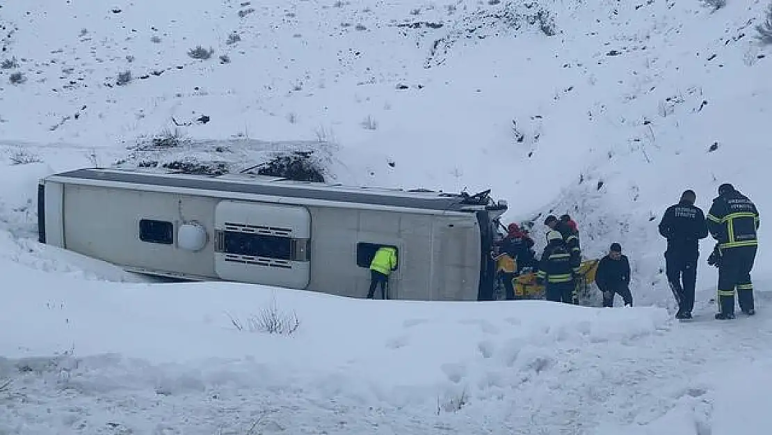 Son dakika! Erzincan'da yolcu otobüsü şarampole devrildi!