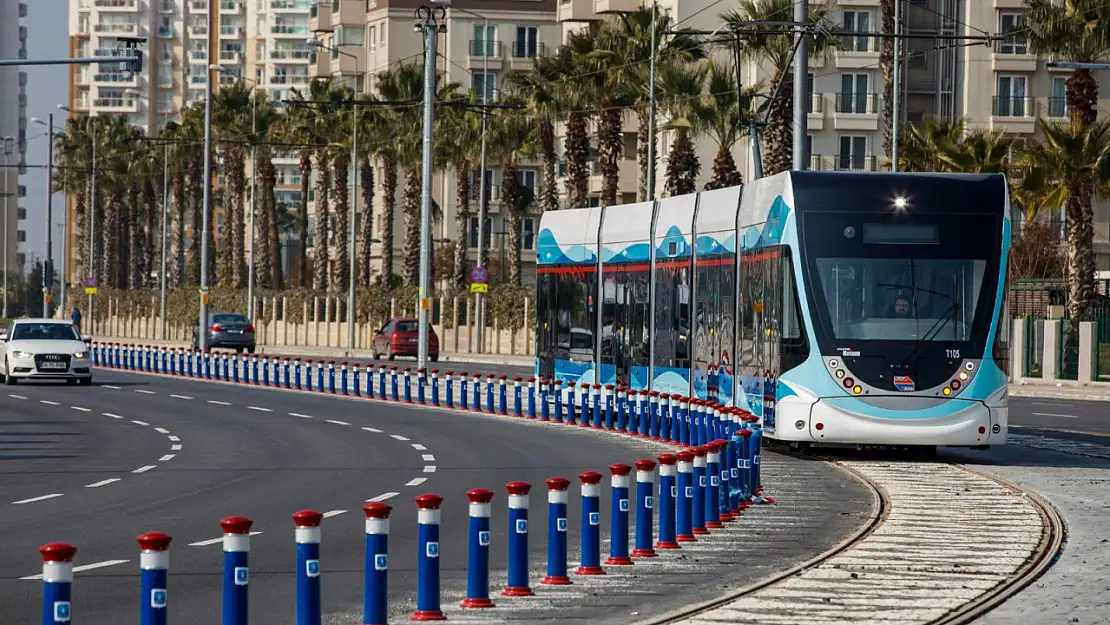 Son dakika...İzmir Tramvayı vatandaşlara duyuru yaptı: Kaza nedeniyle değişti