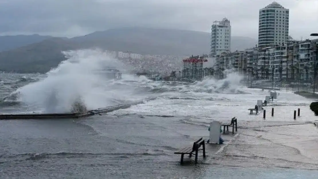 Son dakika! İzmir Valiliği'nden kuvvetli fırtına ve rüzgar uyarısı!