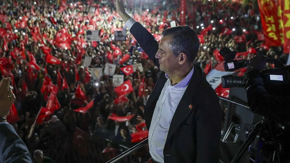 Son dakika! Özgür Özel Esenler'de binlerce yurttaşa hitap etti