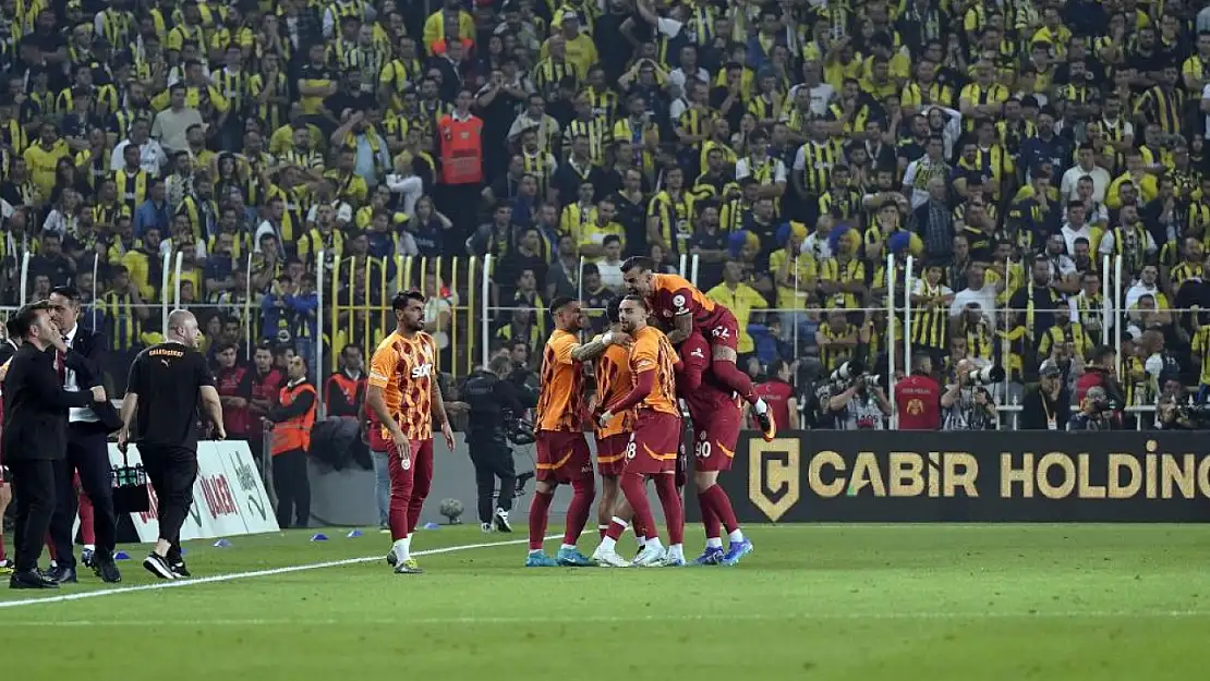 Son düdük geldi: Dev derbide gülen Galatasaray