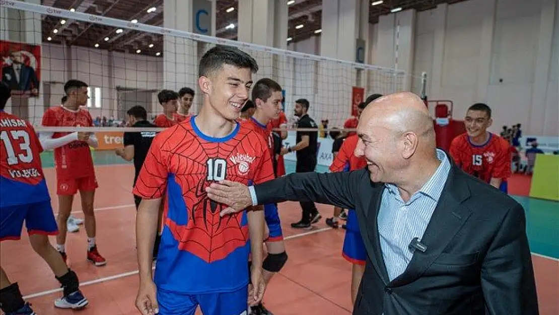 Soyer Şampiyonaya  Katılan Voleybolcular ile Buluştu