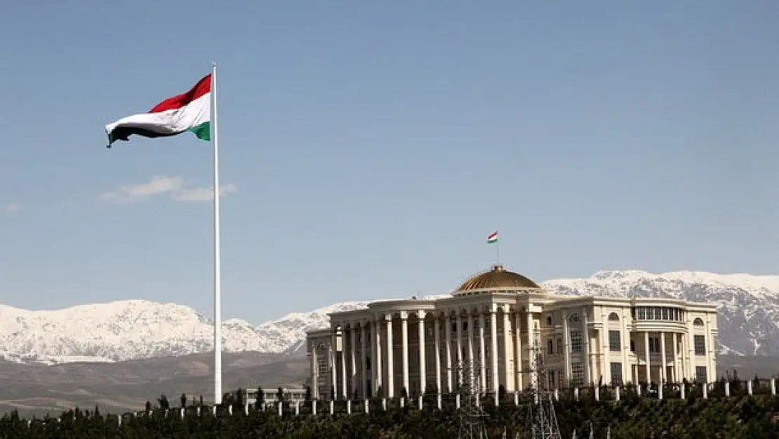 Tacikistan başörtüsünü ve dini bayramları yasakladı