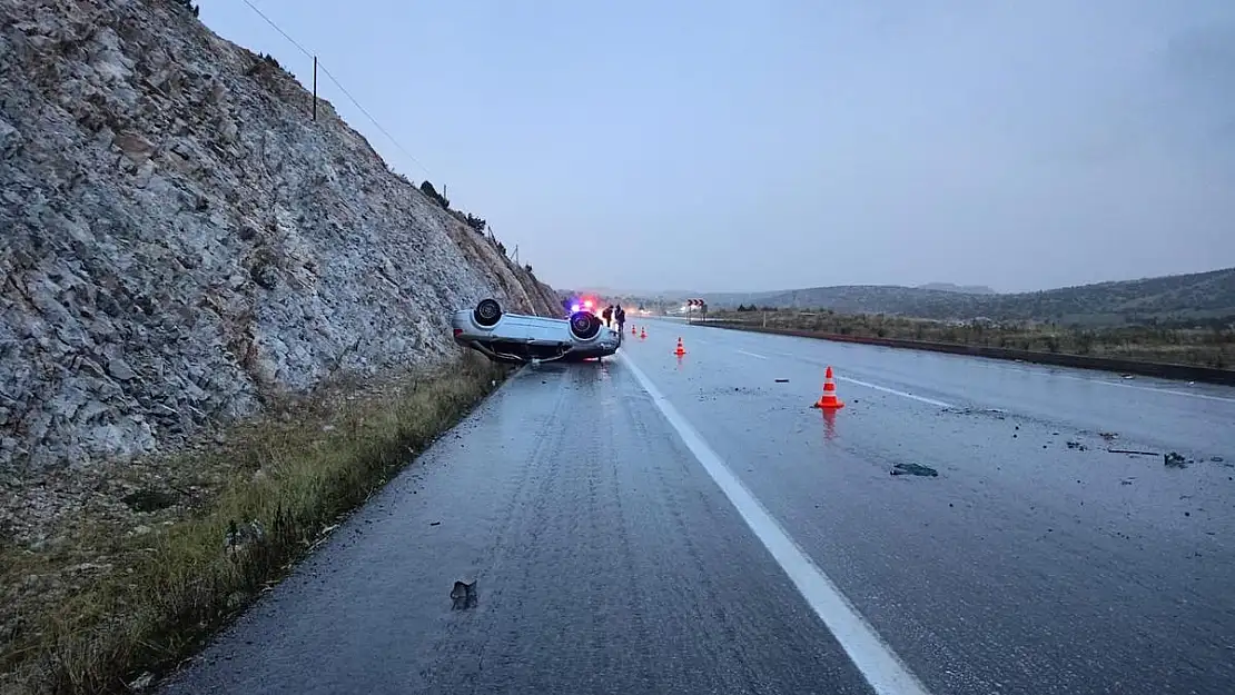 Takla atan araçta 1′ i bebek 3 kişi yaralandı