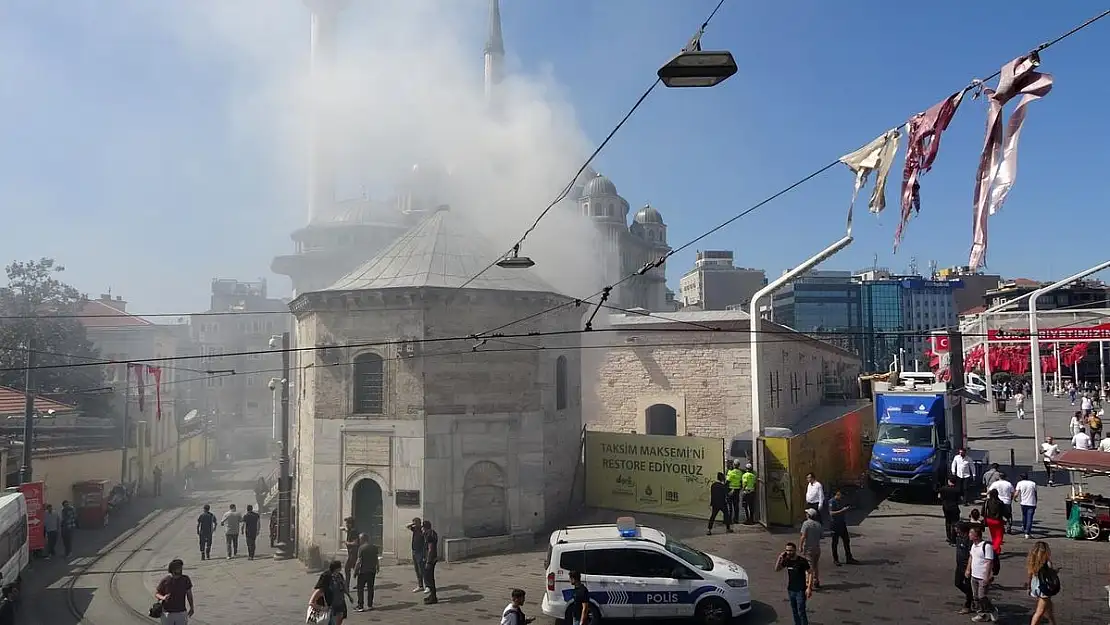 Taksim Meydanı’nda korkutan yangın