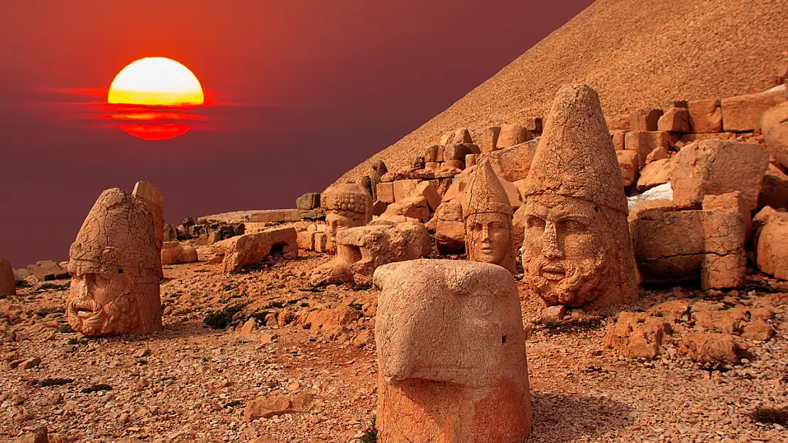 Tanrıların dağı: Nemrut'taki dev heykellerin peşinden bir yolculuk