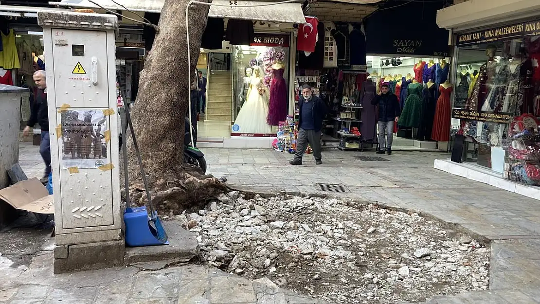 Tarihi Çarşı'da ayıp!