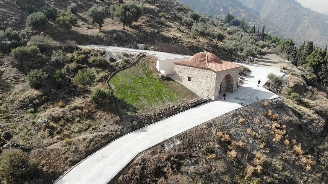 Tarihi mescitte restorasyon sonrası ilk namaz