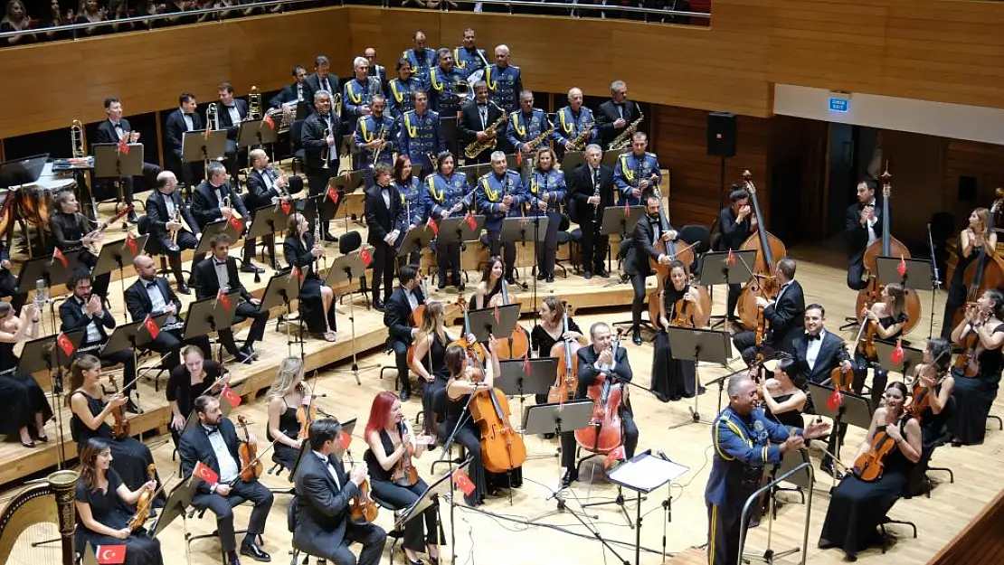 Tarihi Tire Belediyesi Armoni Bandosu ve Senfoni Orkestrası ile müzik şöleni!