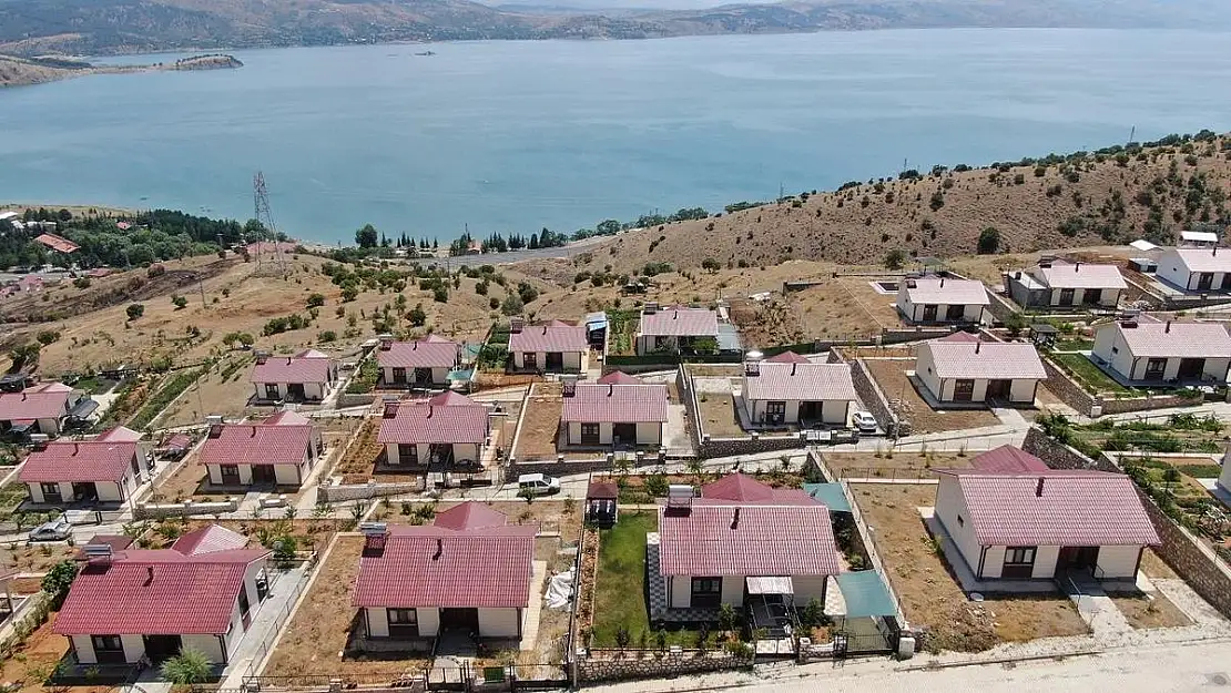 Tatil sitesi değil, çelik konstrüksiyonlu göl manzaralı TOKİ konutları