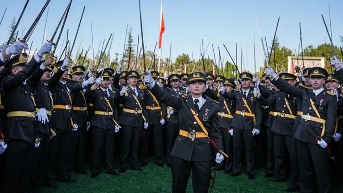 Teğmenler olayında şok iddia: Olumsuz görüş vermeyen komutan görevden alındı!