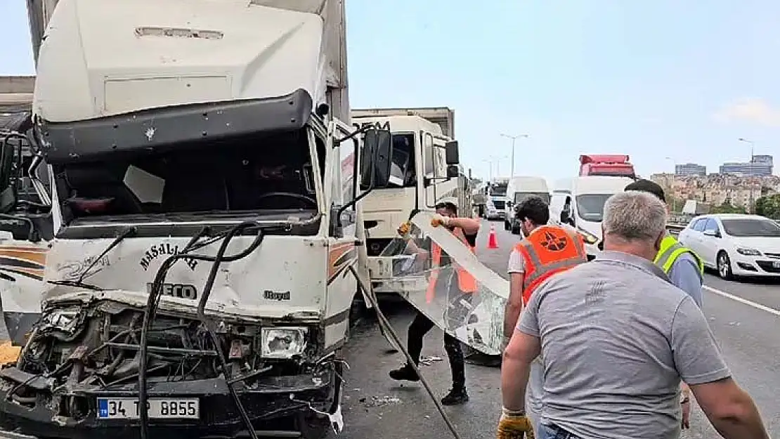 Tem Otoyolu’nda zincirleme kaza! 2 kişi yaralandı