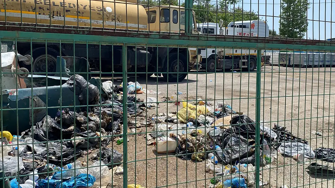 Temizlikten sorumlu müdürlük çöplüğe döndü!
