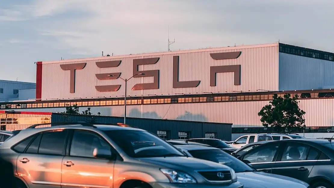 Tesla, 120 Bin aracını geri çağırıyor