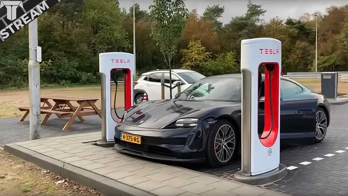 Tesla, Supercharger istasyonlarında kaosu bitirecek yeni özelliği duyurdu!