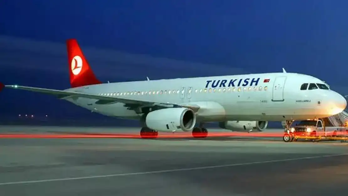 THY uçağı taksi yolundan çıktı!