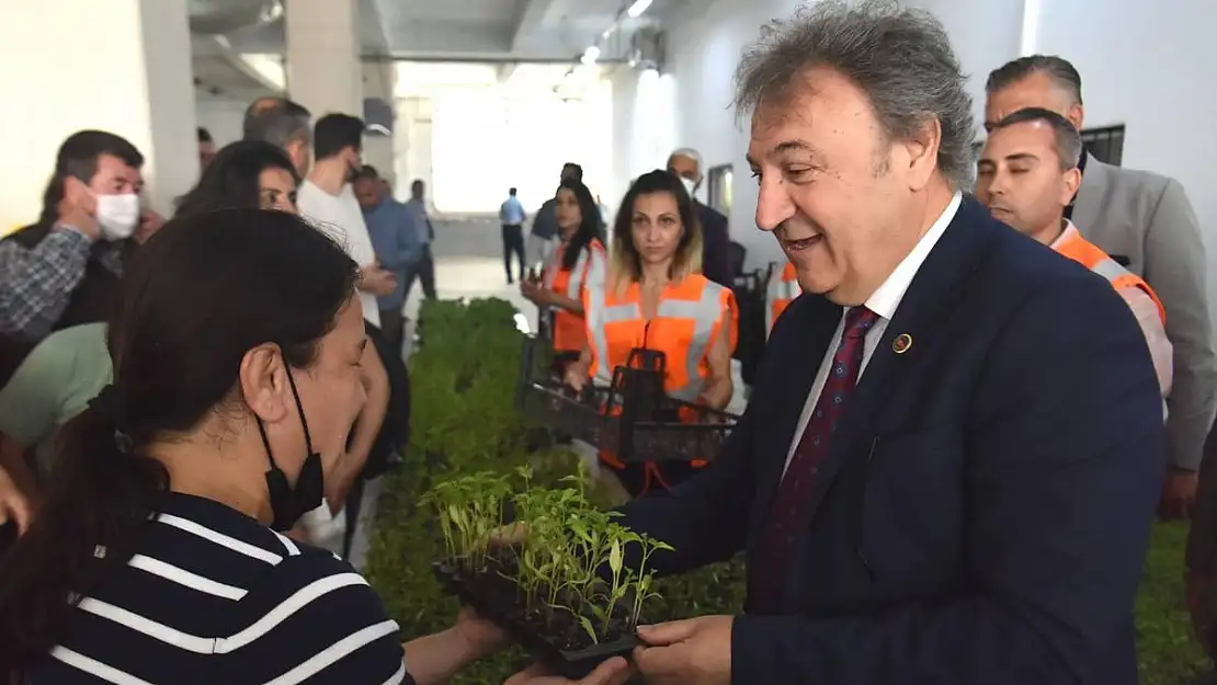 Tıbbi ve Aromatik Bitki Yetiştiriciliği Bornova'da anlatıldı