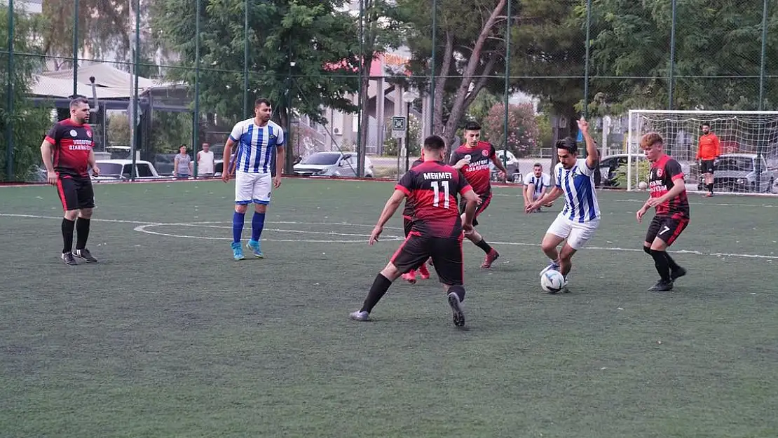 Tire Belediyesi’nin düzenlediği geleneksel futbol turnuvası başladı