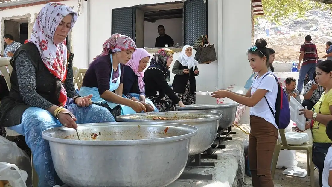 Tire’nin 800 yıllık geleneksel Çal Dede Mahyası 13 Ağustos’ta düzenlenecek