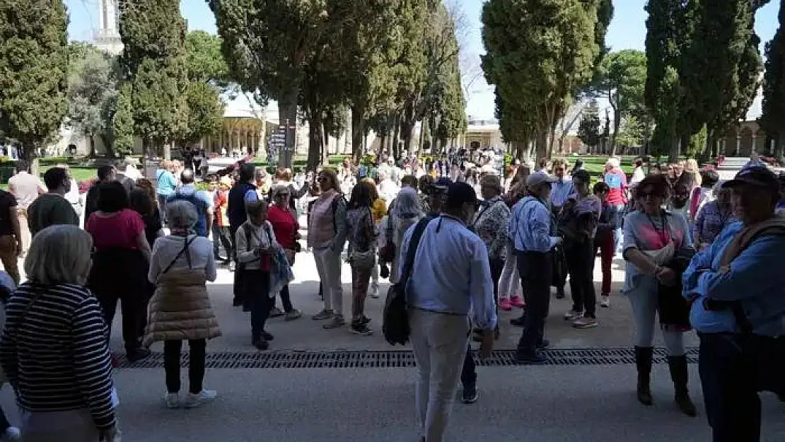 Topkapı Sarayı Mukaddes Emanetler Dairesi’ne yoğun ilgi