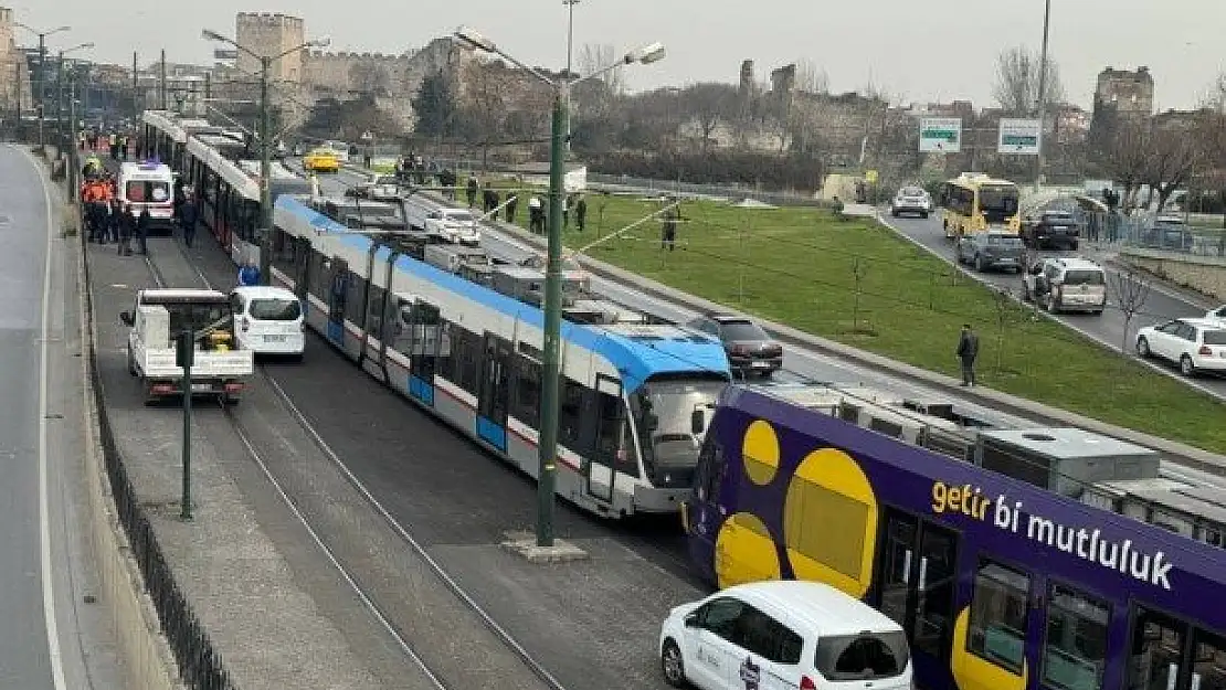 Topkapı'da korkunç kaza! Bir kişi tramvaya sıkıştı!