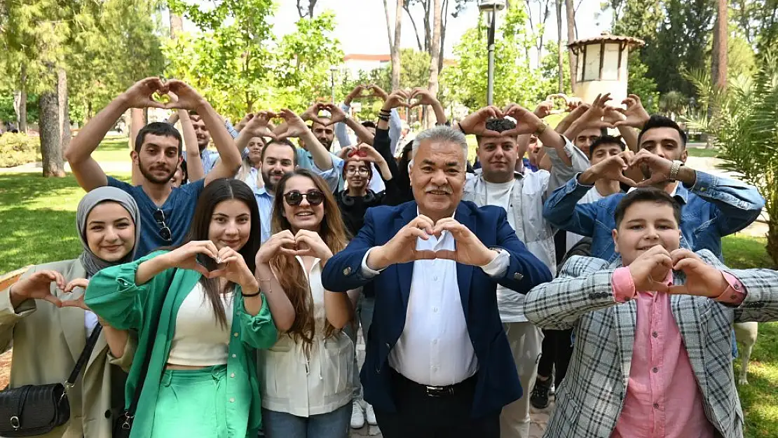 Torbalı Belediye Başkanı Mithat Tekin gençlerin talep ve önerilerini dinledi