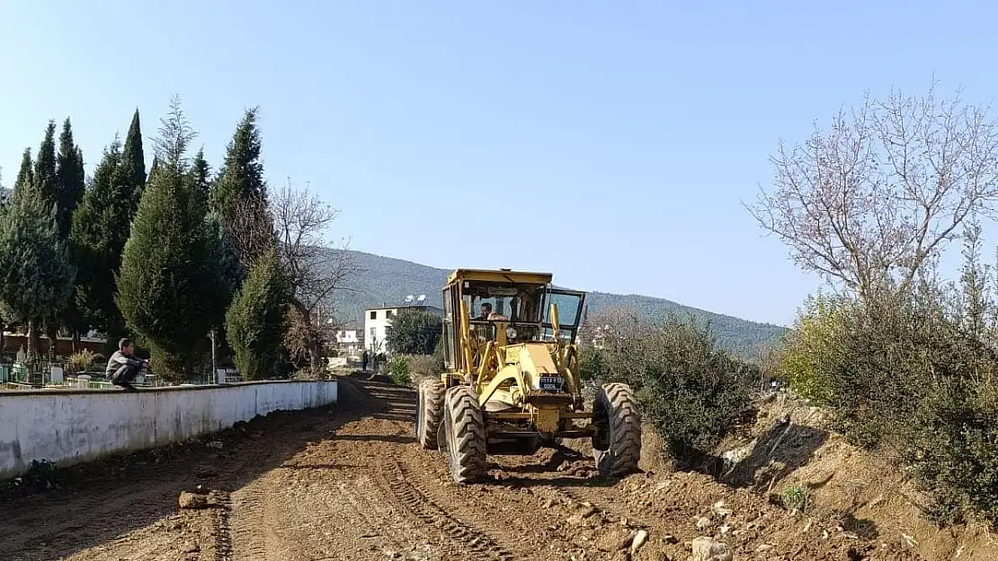 Torbalı Belediyesi arazi yollarını düzenliyor