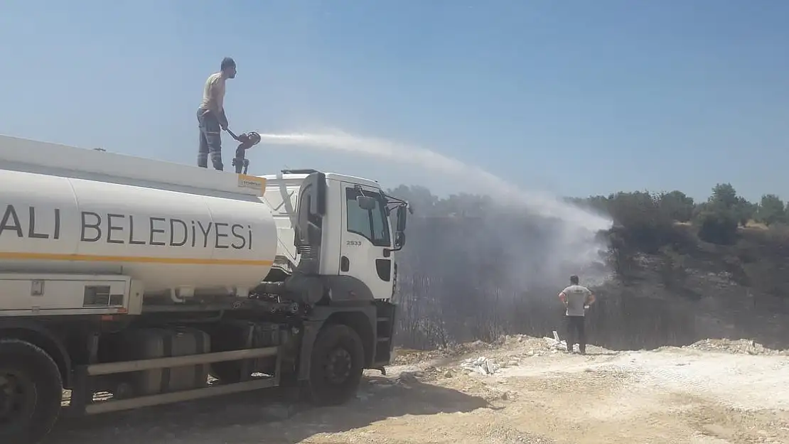 Torbalı Belediyesi su tankeri itfaiye gibi çalışıyor