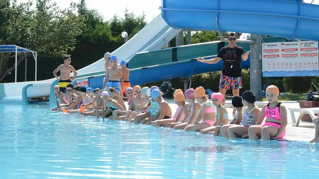 Torbalı Belediyesi'nde ücretsiz yüzme kursları başladı