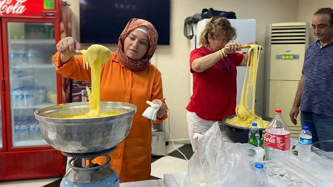 Torbalı Karadenizliler Derneği’nden huzurevi sakinlerine mıhlama ikramı