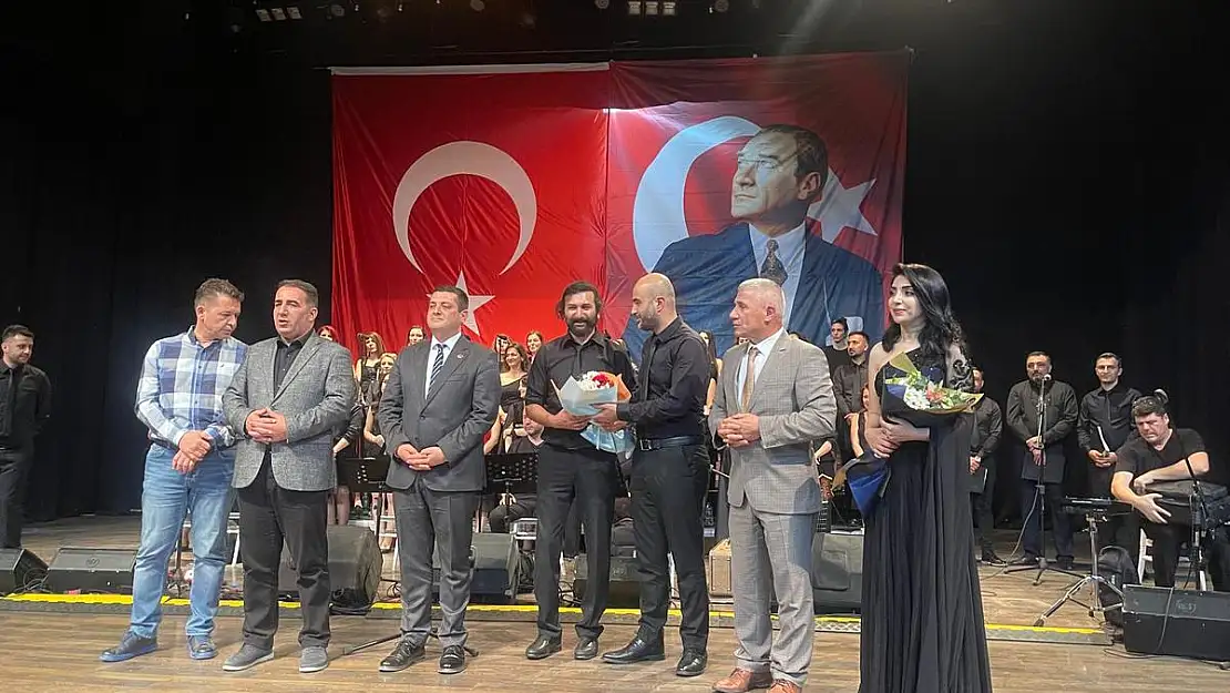 Torbalı Öğretmenler Korosu'ndan çoşkulu konser!