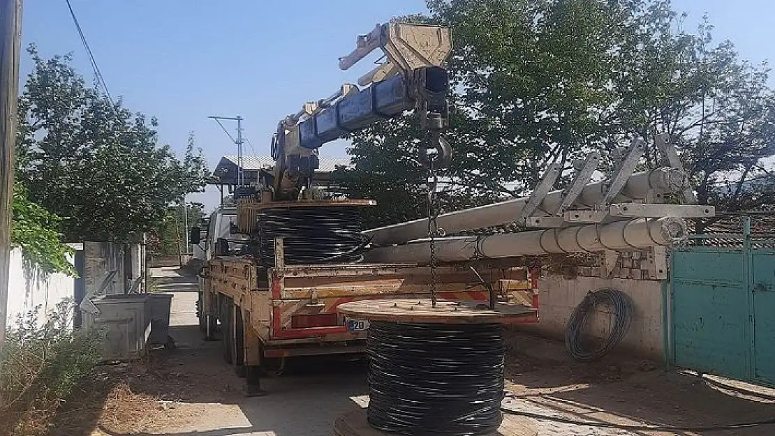 Torbalı’da depreme karşı beton direkler demir direkler ile değiştiriliyor