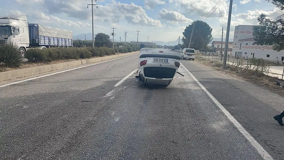 Torbalı’da devrilen otomobil hurdaya döndü