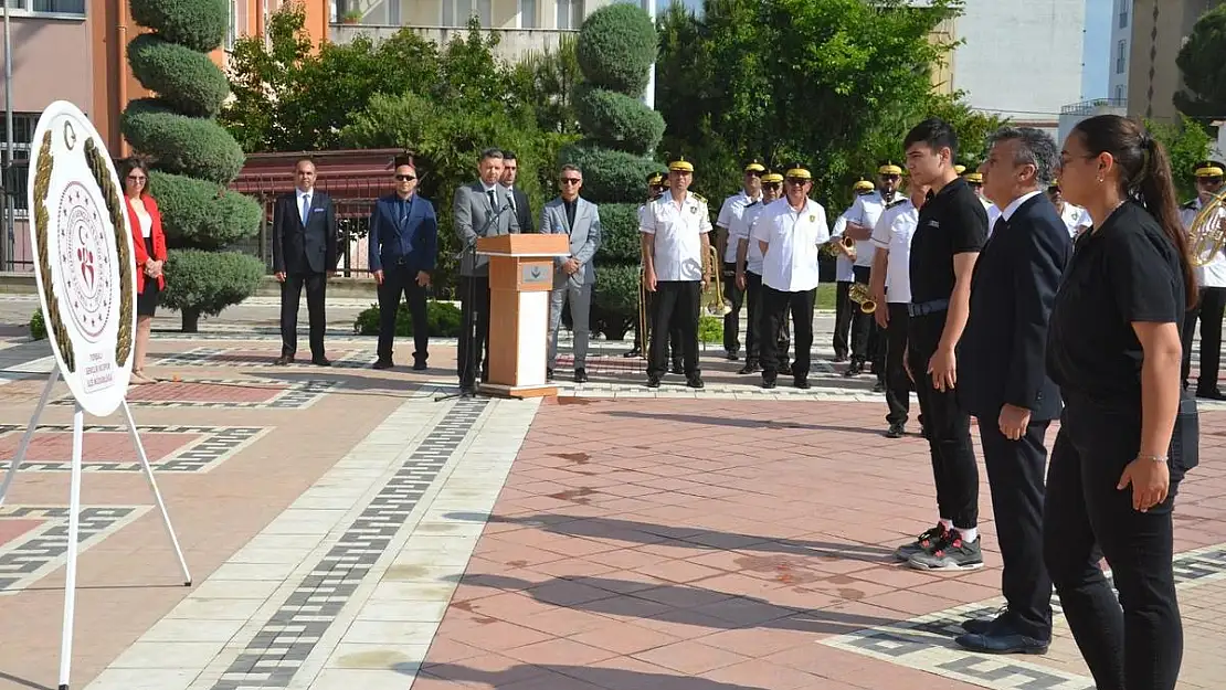 Torbalı’daki 19 Mayıs kutlamaları Ata’nın huzuruna çelenk sunumuyla başladı