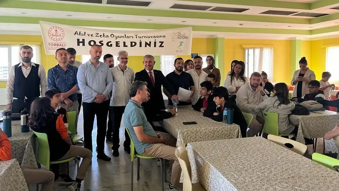 Torbalılı öğrenciler zeka oyunları turnuvasında mücadele etti