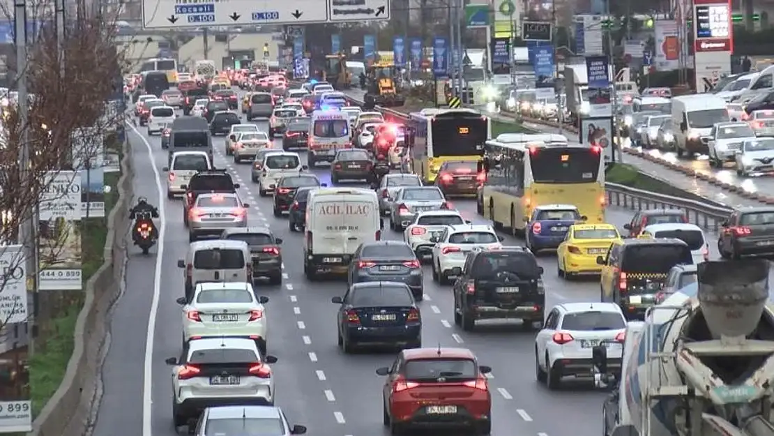 Trafiğe çıkacaklar dikkat: Aracında bu renk far olan trafikten men edilecek