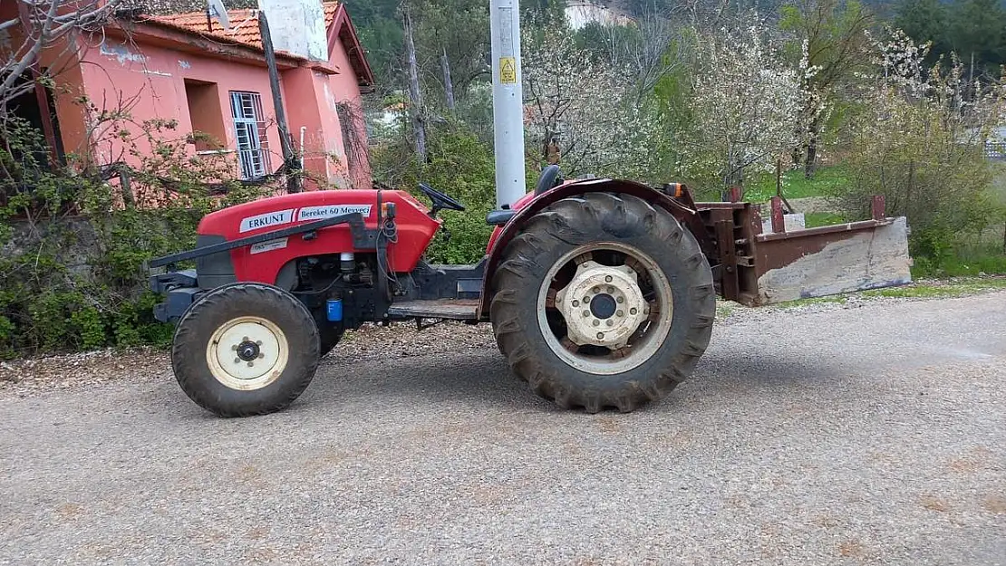 Traktör-Motosiklet Kazası: 17 Yaşındaki Genç Hayatını Kaybetti