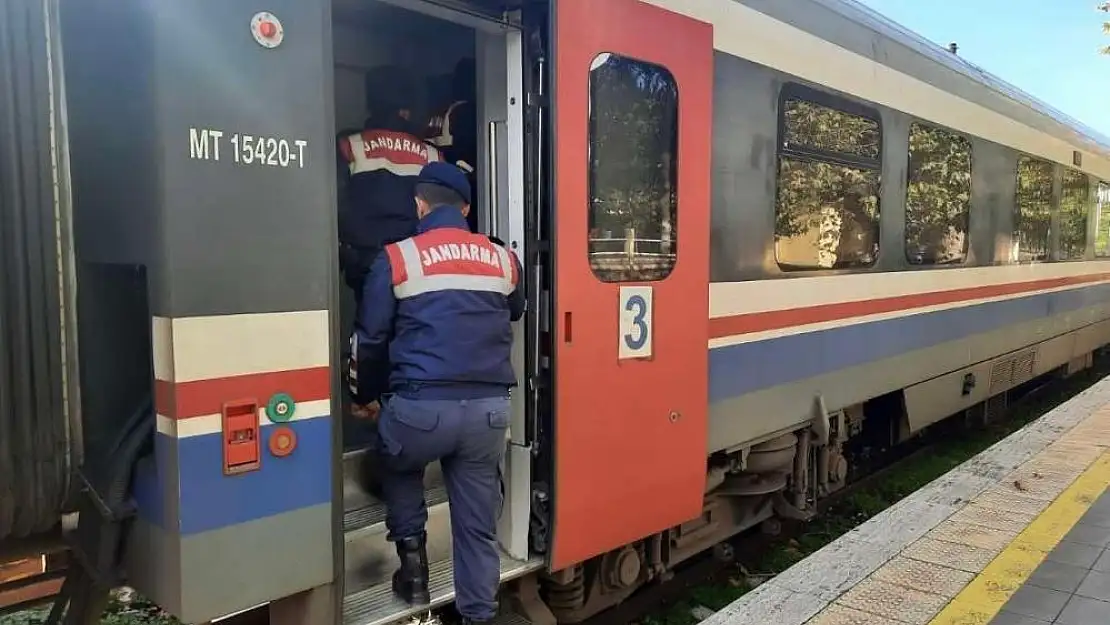 Trendeki yolculuk ‘gözaltı’ ile son buldu